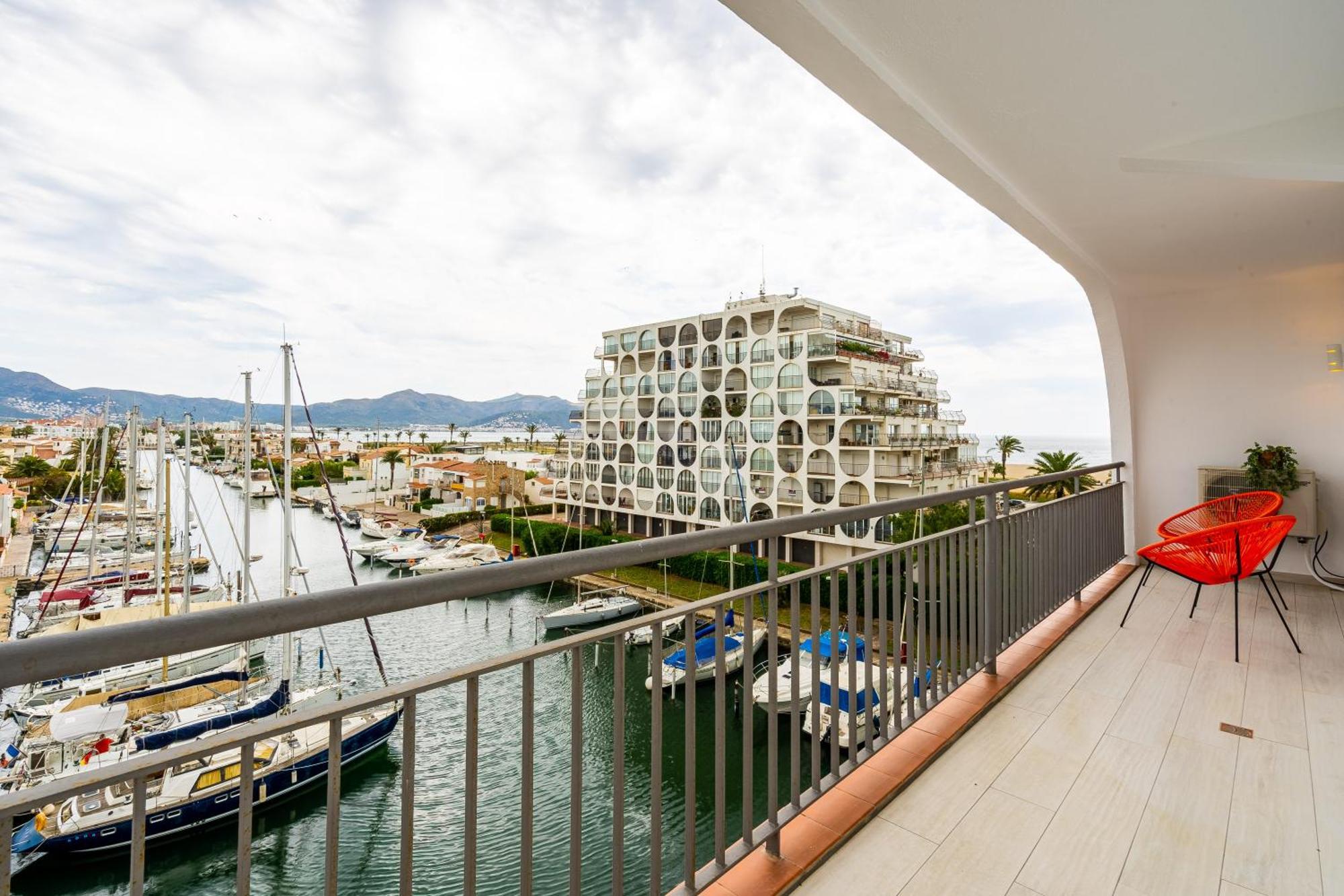 Apartamento Frente Al Canal Con Terraza إمبوريابرافا المظهر الخارجي الصورة