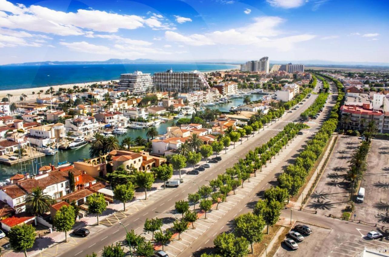 Apartamento Frente Al Canal Con Terraza إمبوريابرافا المظهر الخارجي الصورة